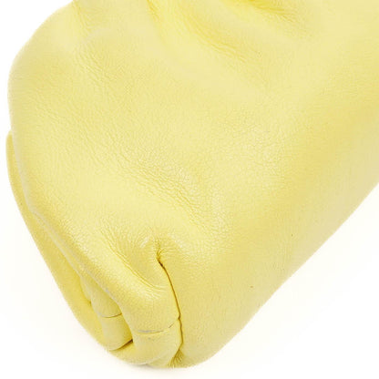 Bottega Veneta Nano Pouch mit Riemen aus gelbem Kalbsleder