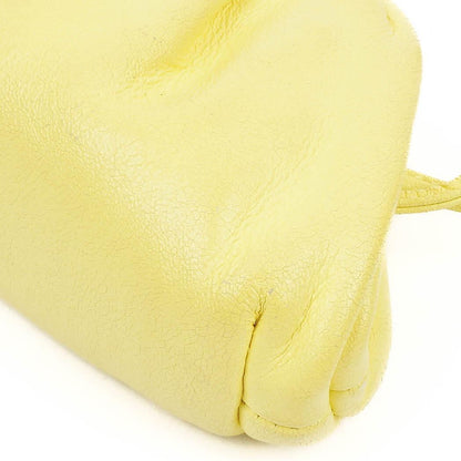 Bottega Veneta Nano Pouch mit Riemen aus gelbem Kalbsleder