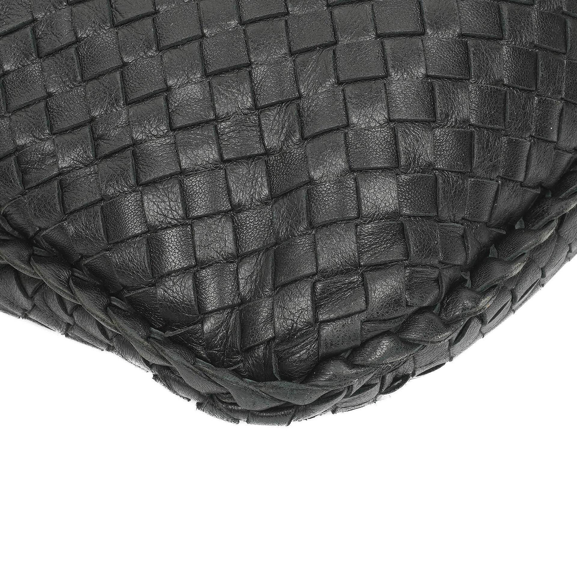 Bottega Veneta Veneta Hobo-Tasche Large aus schwarzem Nappa Intrecciato