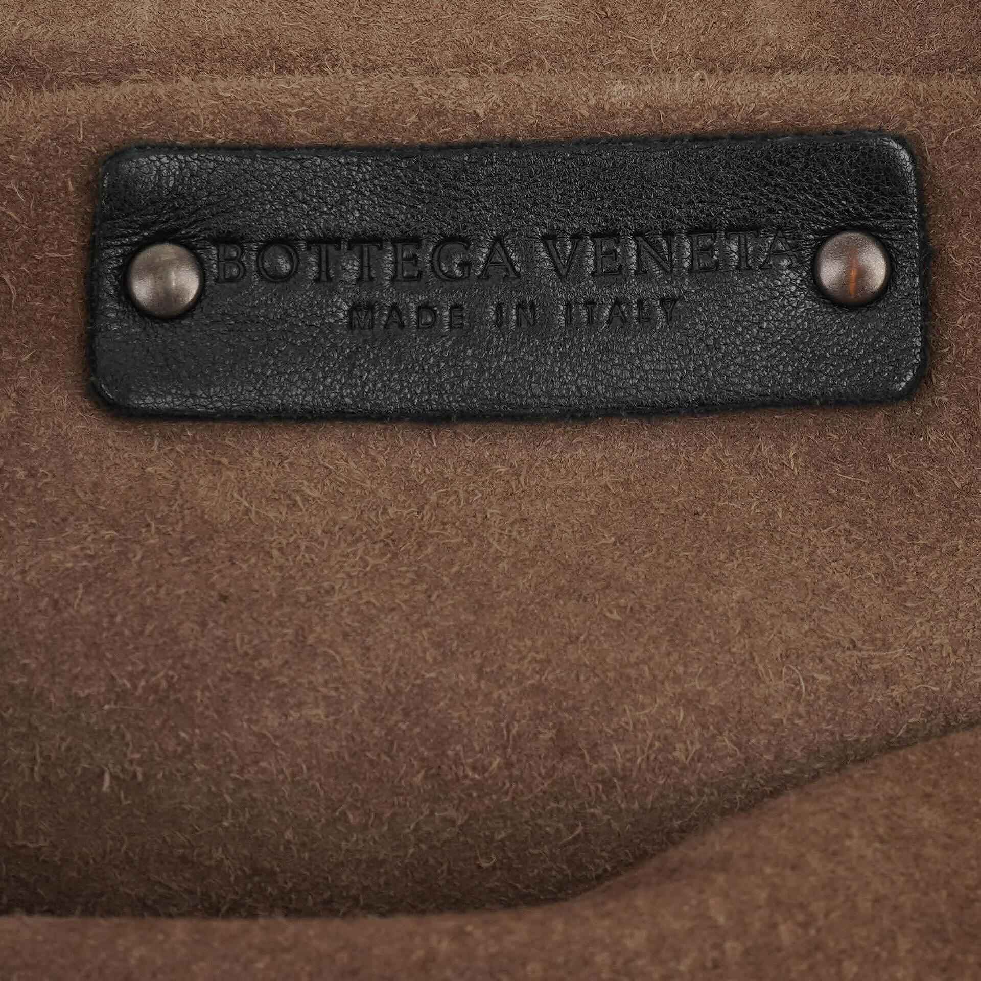 Bottega Veneta Veneta Hobo-Tasche Large aus schwarzem Nappa Intrecciato