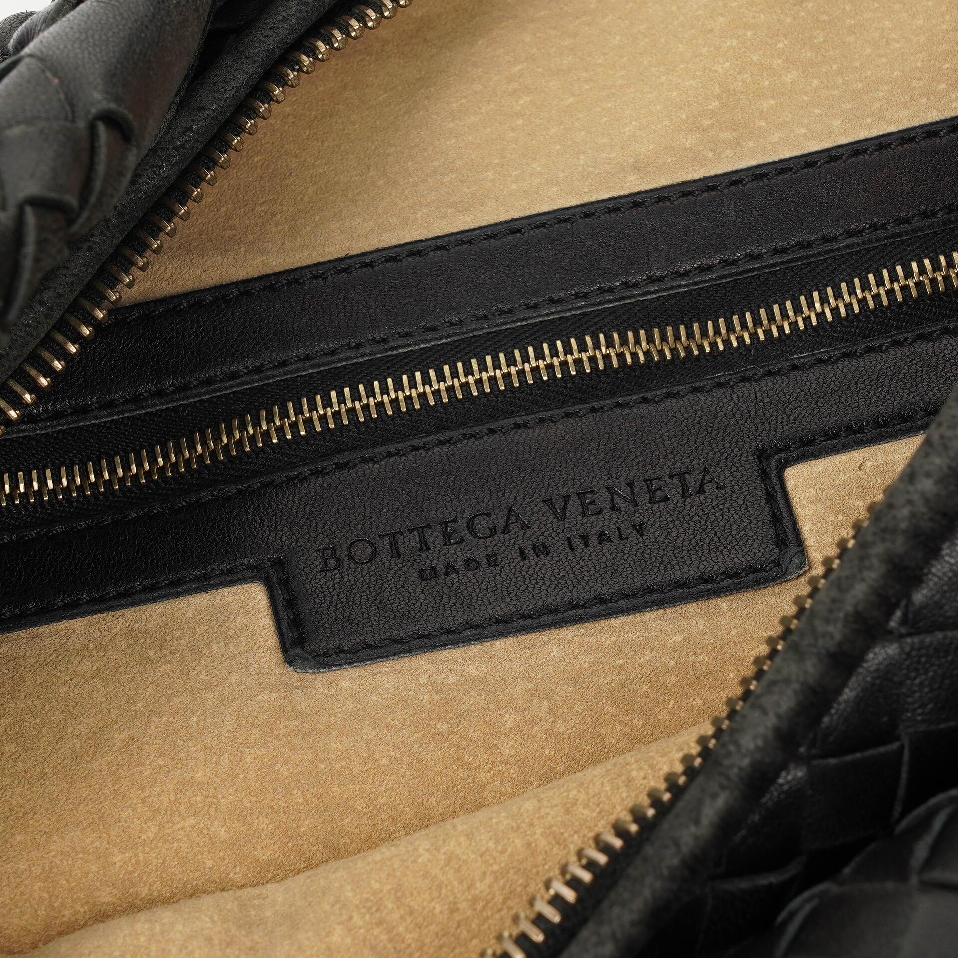 Bottega Veneta Nappa Intrecciato schwarzer Medium Veneta Hobo Bag