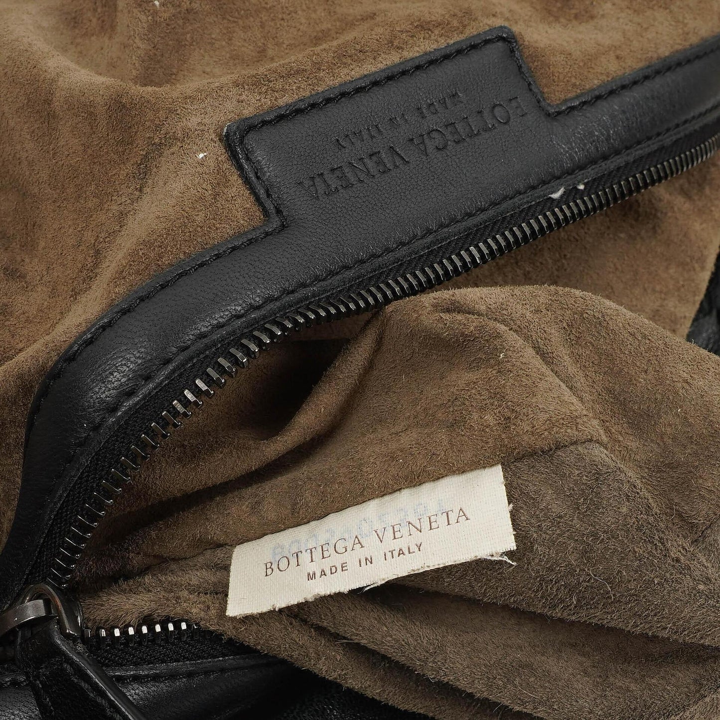 Bottega Veneta Medium Veneta Hobo Bag aus schwarzem Nappa Intrecciato Leder