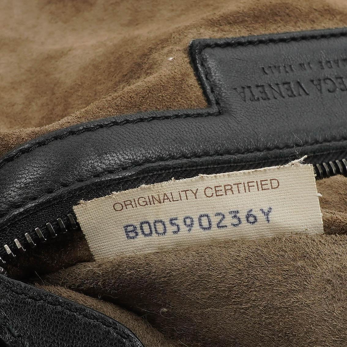 Bottega Veneta Medium Veneta Hobo Bag aus schwarzem Nappa Intrecciato Leder