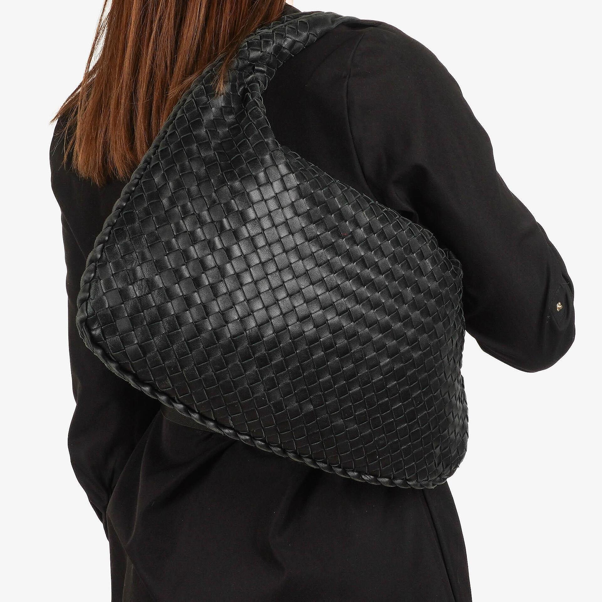 Bottega Veneta Medium Veneta Hobo Bag aus schwarzem Nappa Intrecciato