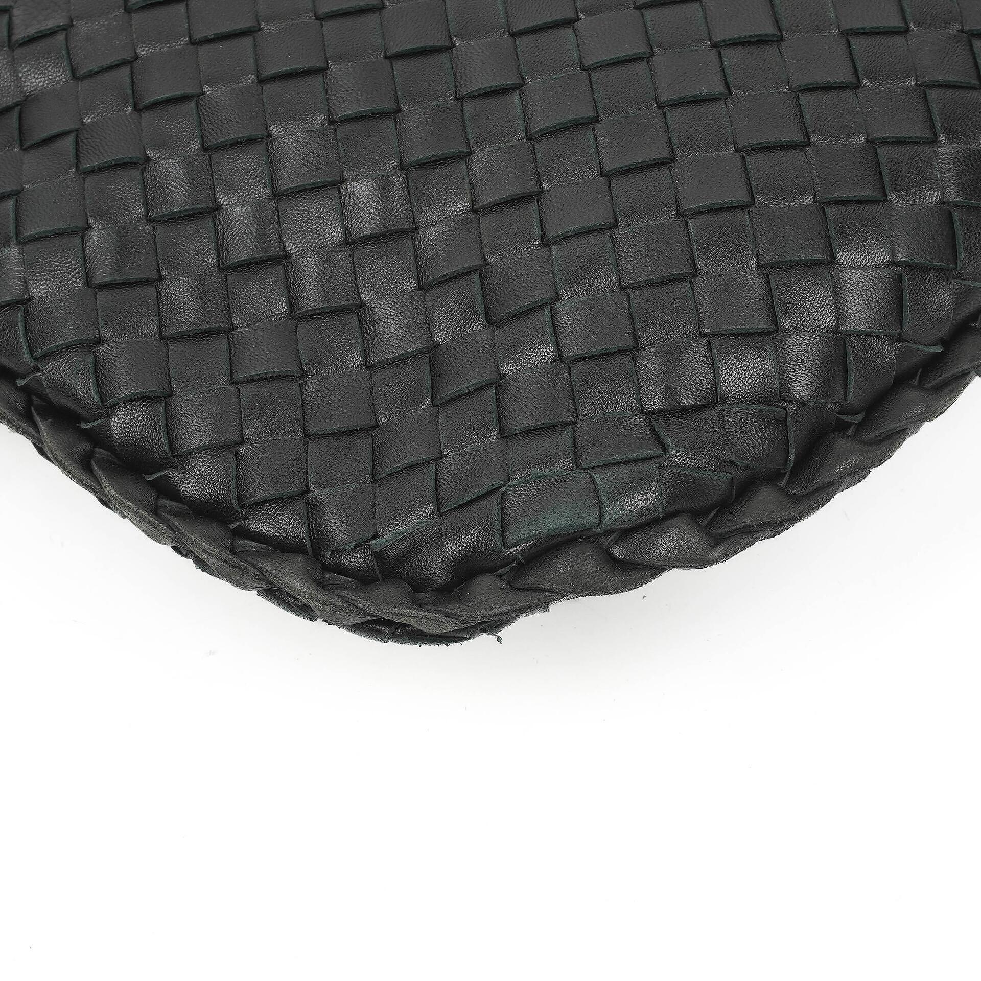 Bottega Veneta Medium Veneta Hobo Bag aus schwarzem Nappa Intrecciato