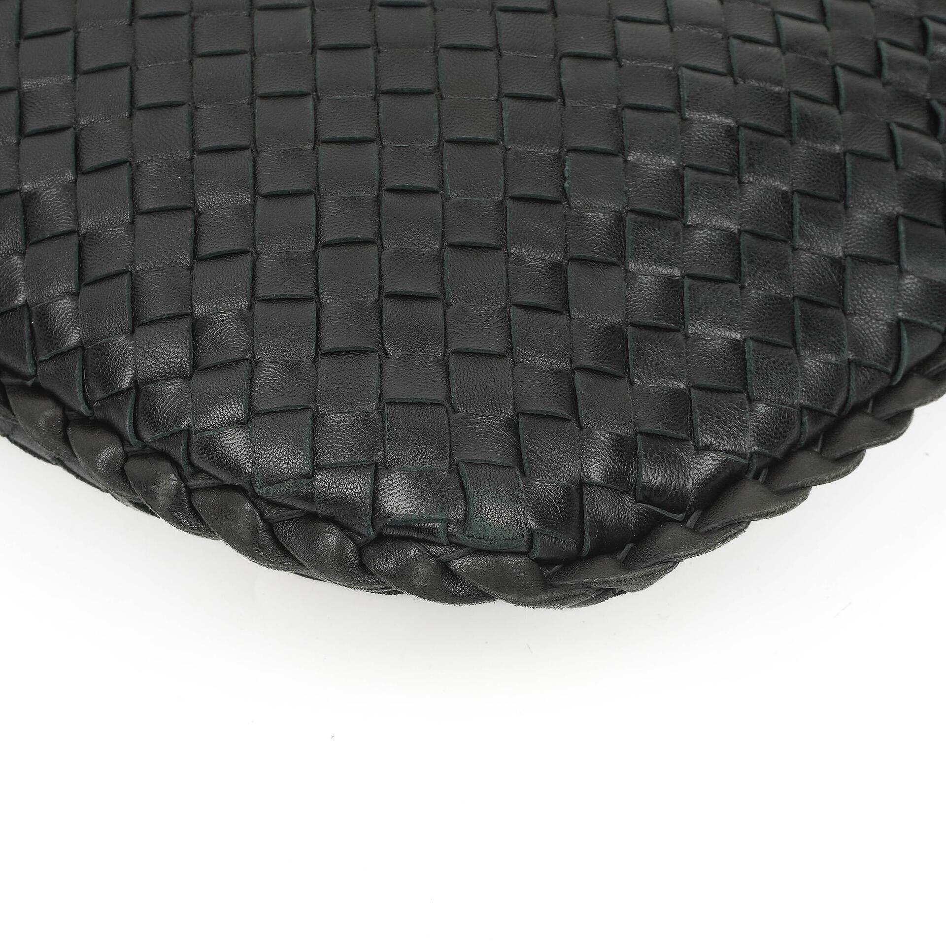 Bottega Veneta Medium Veneta Hobo Bag aus schwarzem Nappa Intrecciato