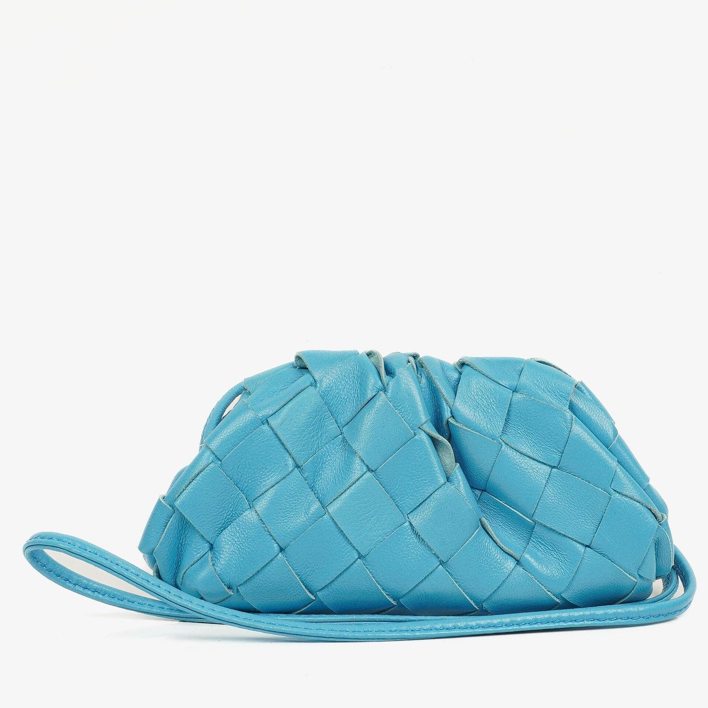 Bottega Veneta Nano Pouch aus blauem Nappa Intrecciato mit Riemen
