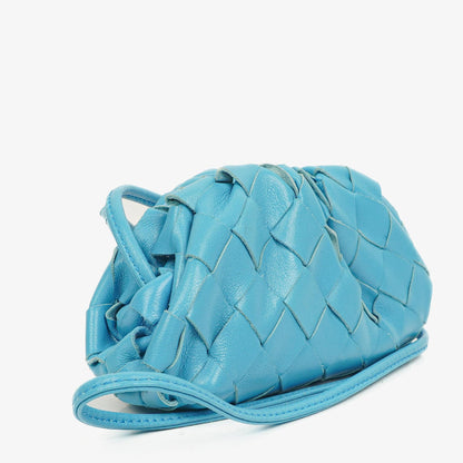 Bottega Veneta Nano Pouch aus blauem Nappa Intrecciato mit Riemen