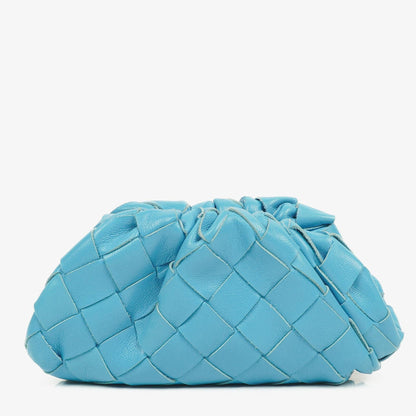 Bottega Veneta Nano Pouch aus blauem Nappa Intrecciato mit Riemen