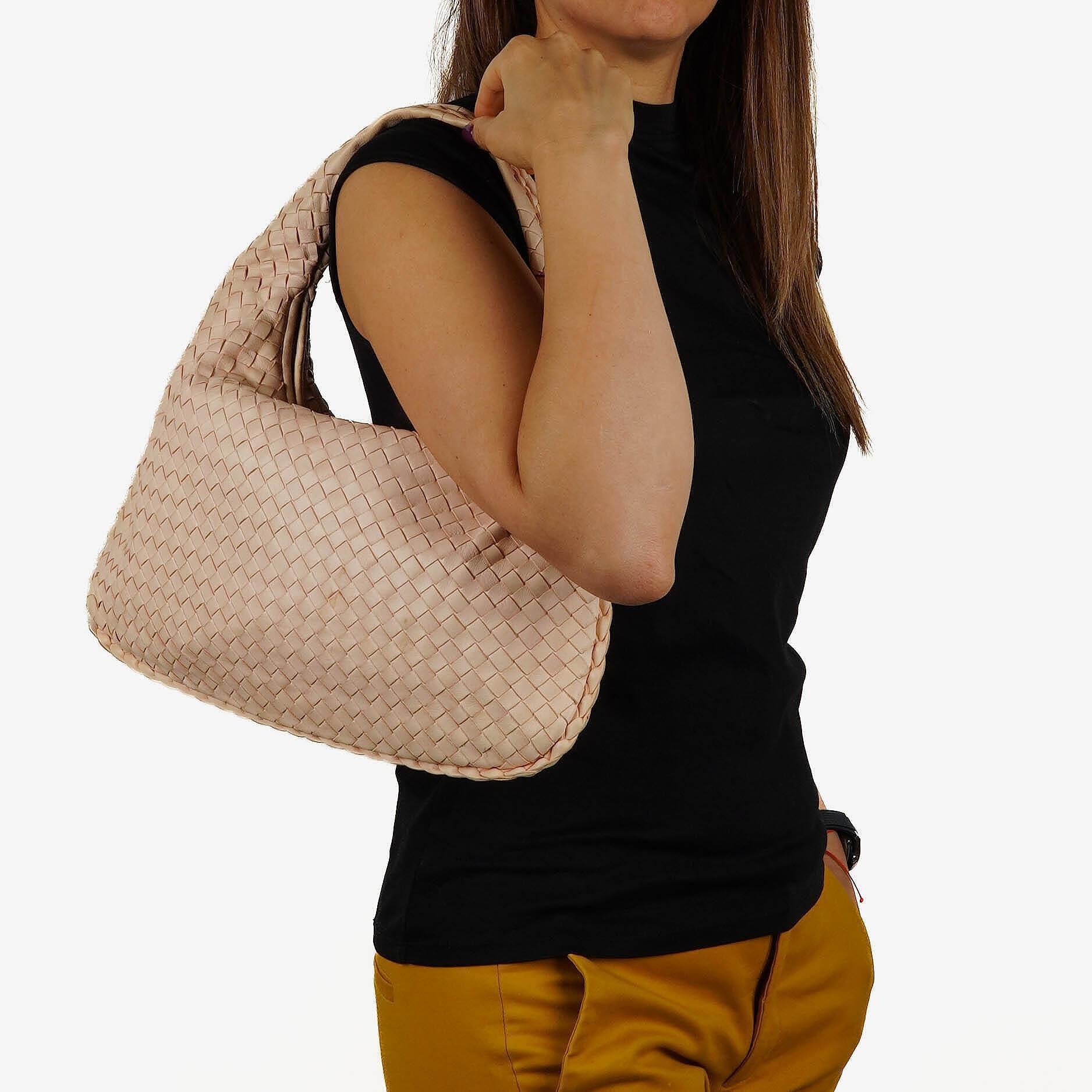 Bottega Veneta Medium Veneta Hobo-Tasche aus hellrosa Nappa Intrecciato