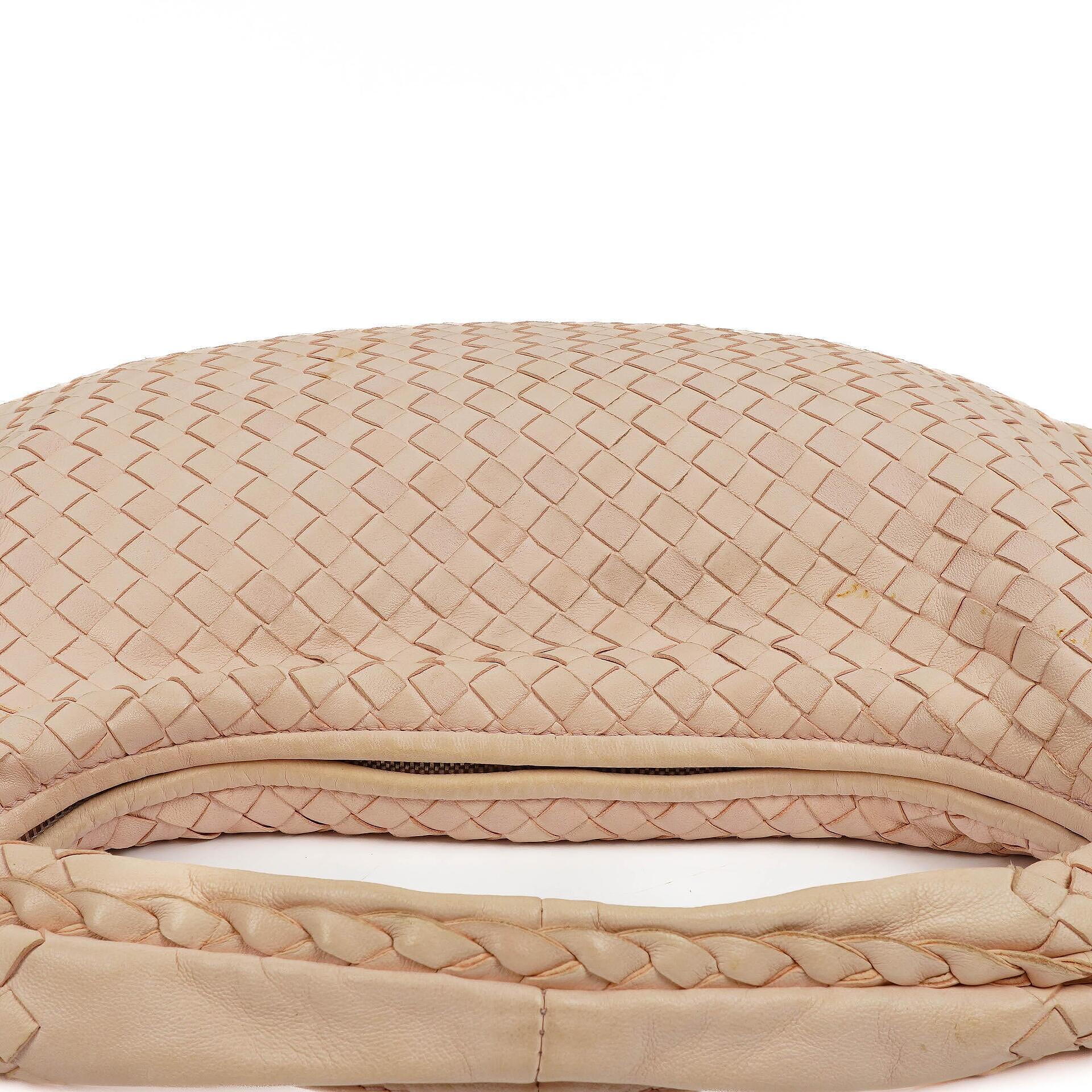 Bottega Veneta Medium Veneta Hobo-Tasche aus hellrosa Nappa Intrecciato
