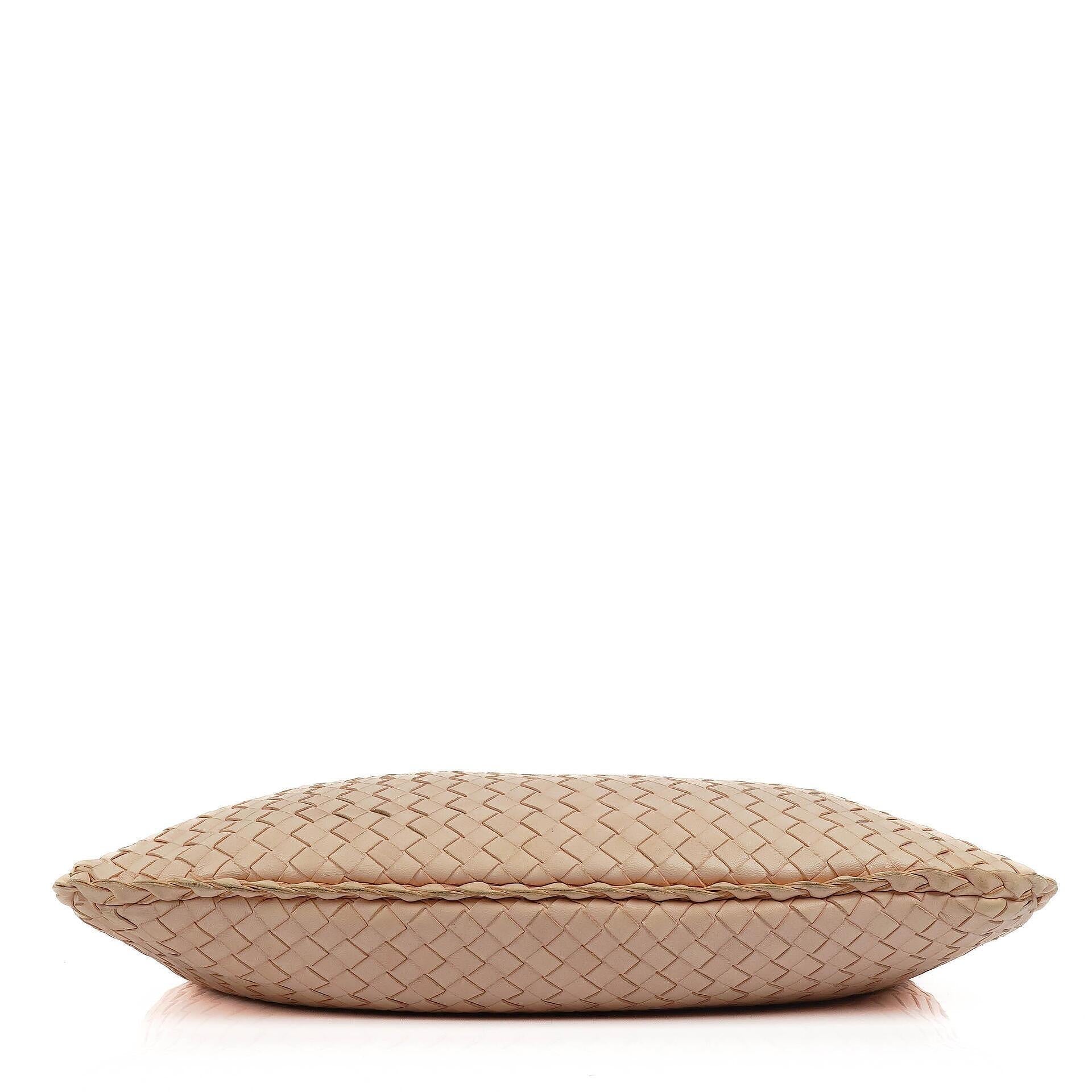 Bottega Veneta Medium Veneta Hobo-Tasche aus hellrosa Nappa Intrecciato