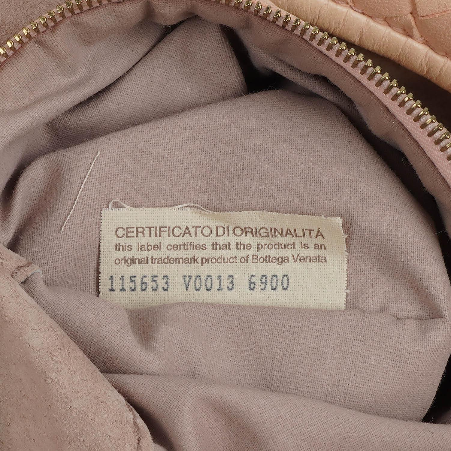 Bottega Veneta Medium Veneta Hobo-Tasche aus hellrosa Nappa Intrecciato