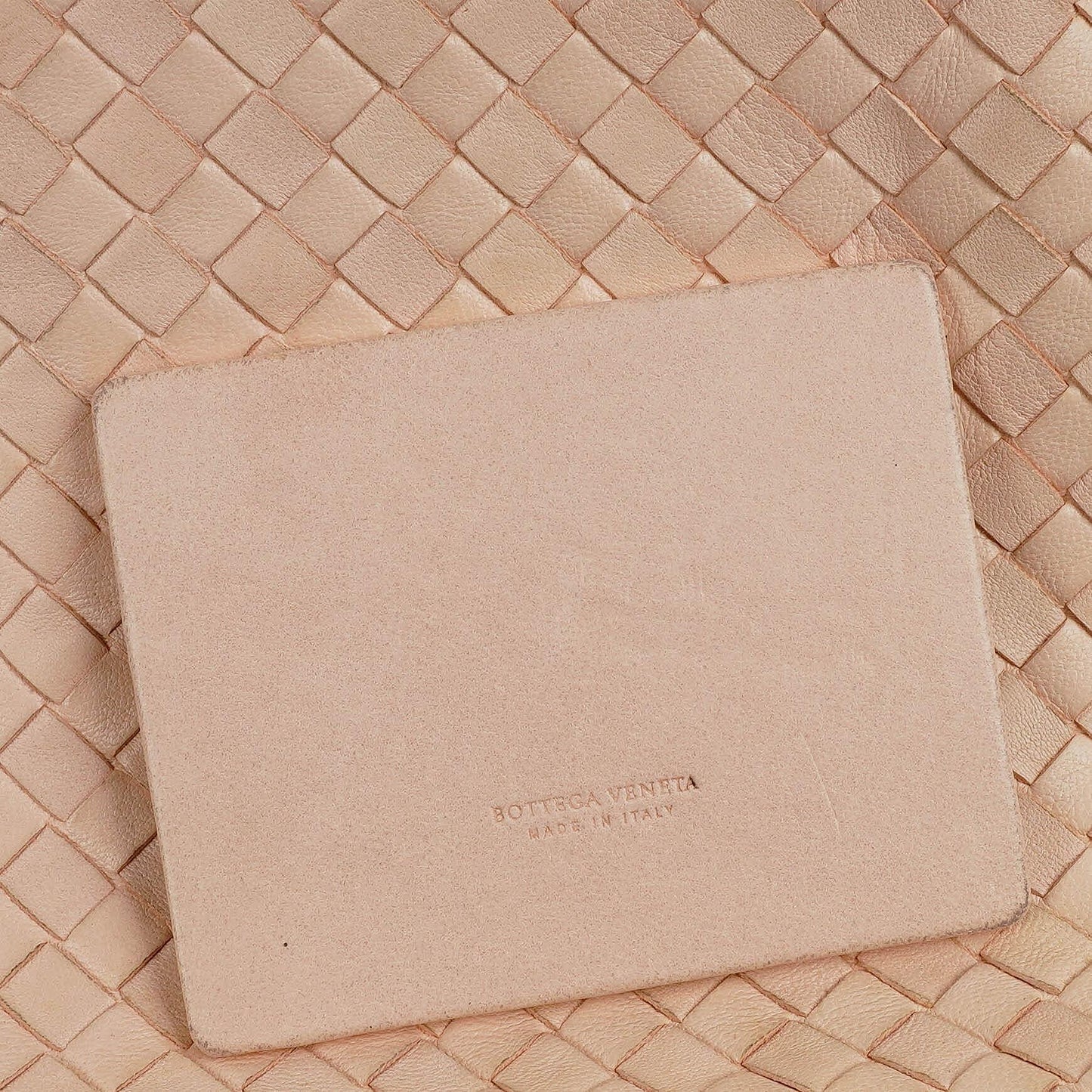 Bottega Veneta Medium Veneta Hobo-Tasche aus hellrosa Nappa Intrecciato