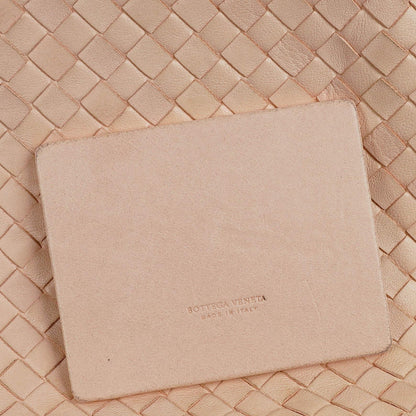 Bottega Veneta Medium Veneta Hobo-Tasche aus hellrosa Nappa Intrecciato