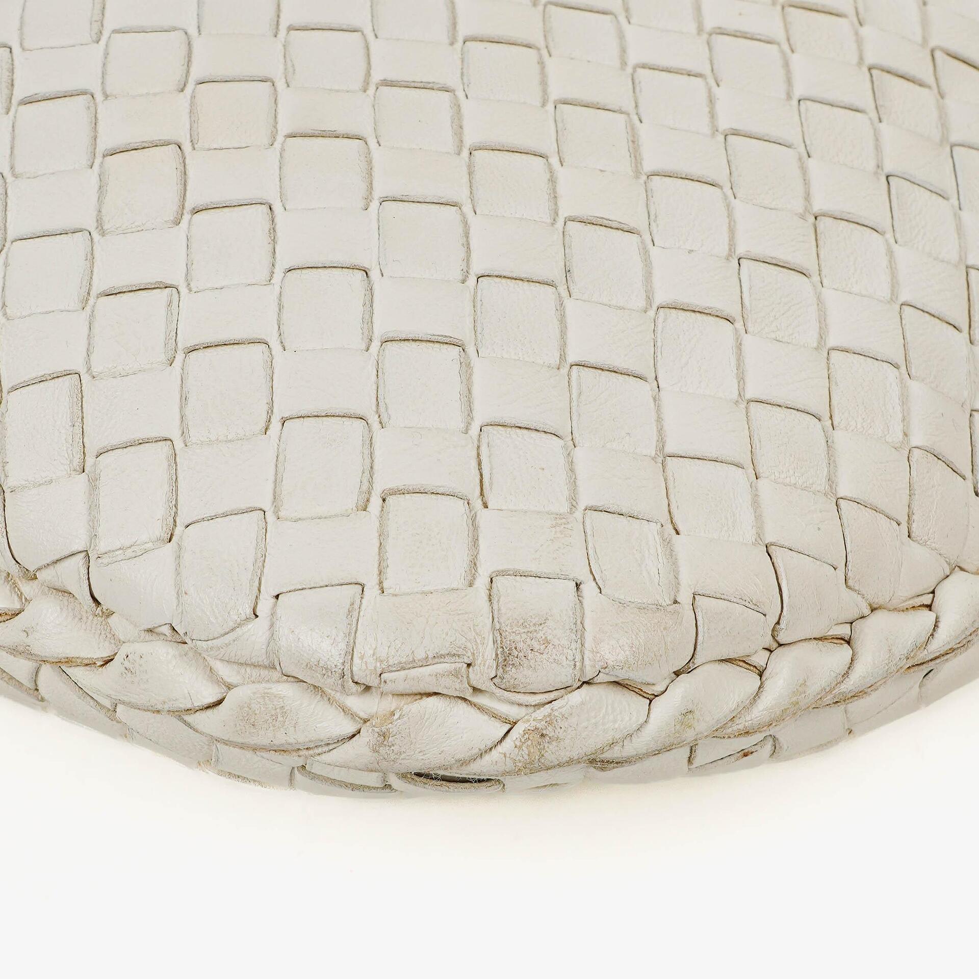 Bottega Veneta Medium Veneta Hobo aus weißem Nappa Intrecciato