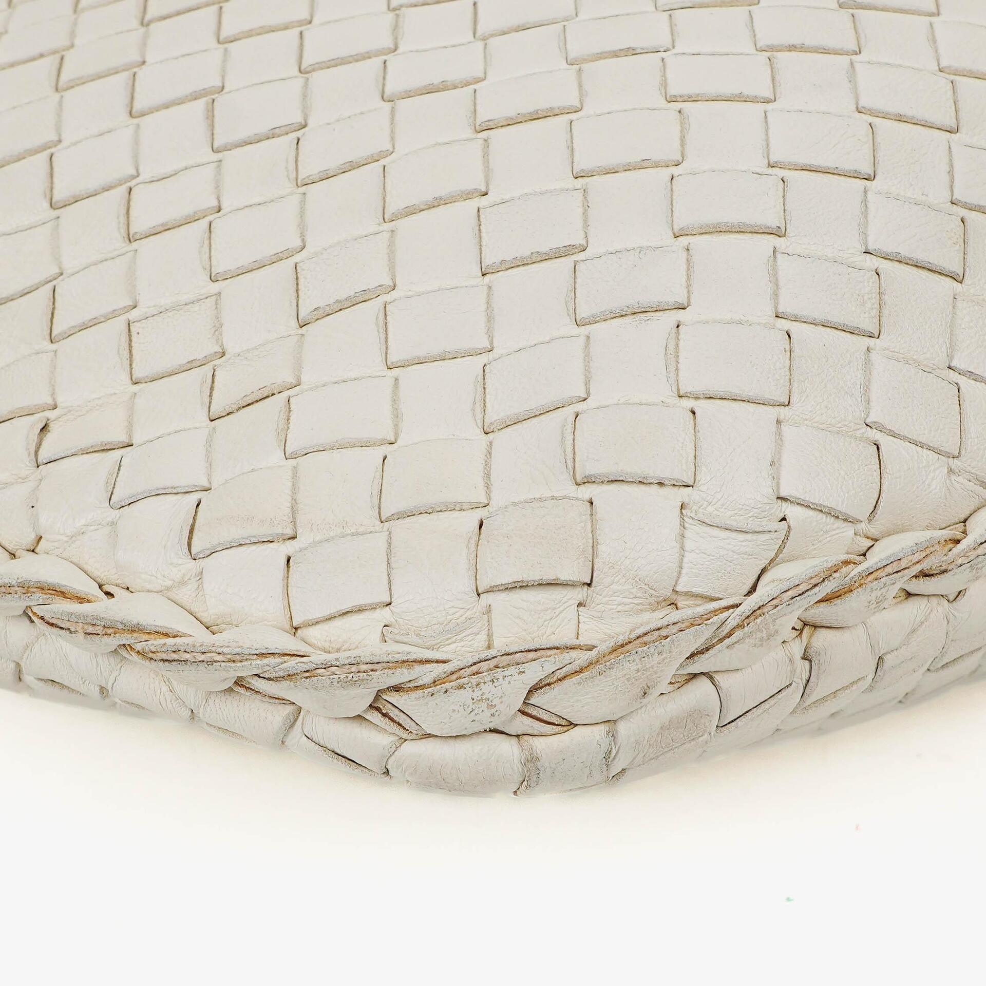 Bottega Veneta Medium Veneta Hobo aus weißem Nappa Intrecciato
