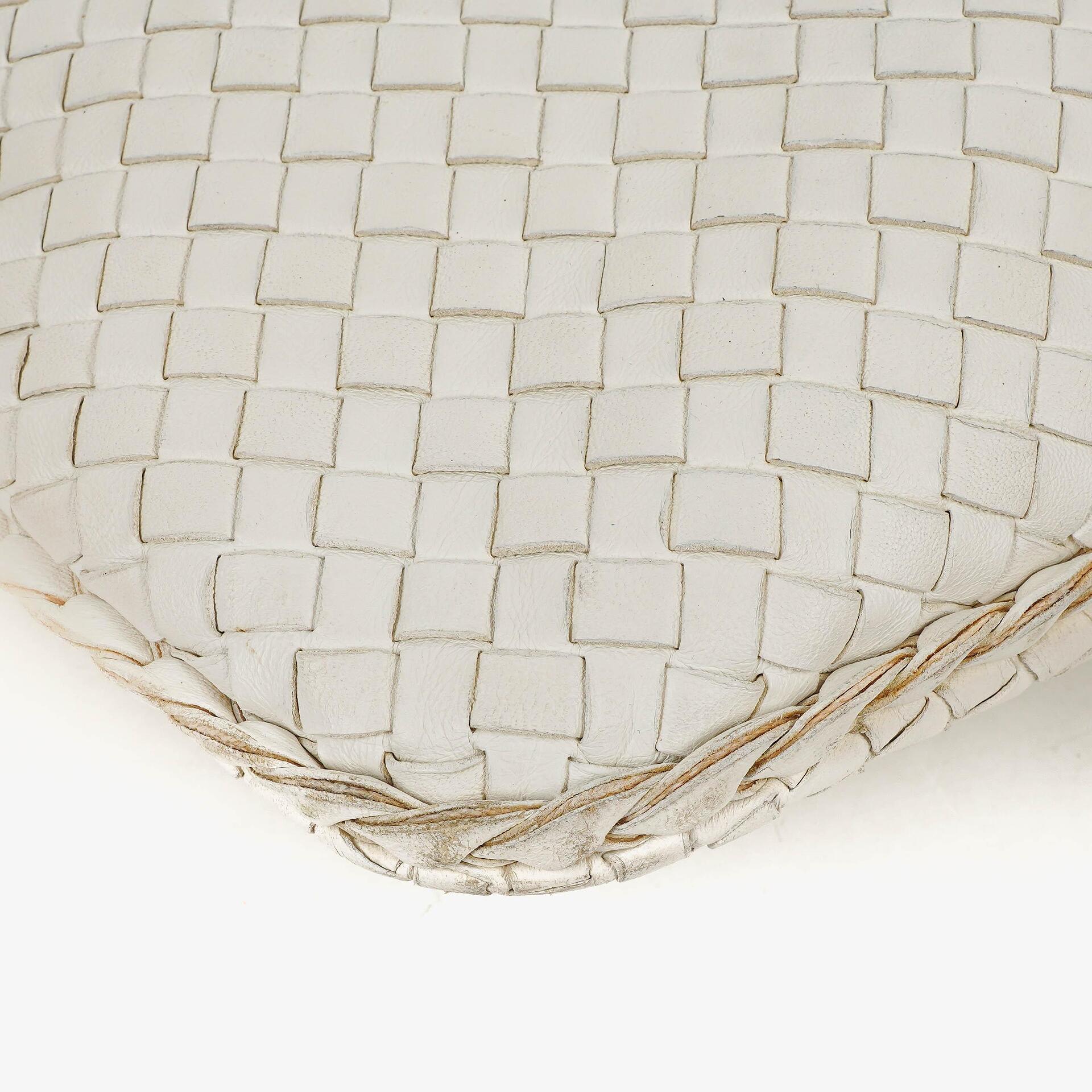 Bottega Veneta Medium Veneta Hobo aus weißem Nappa Intrecciato