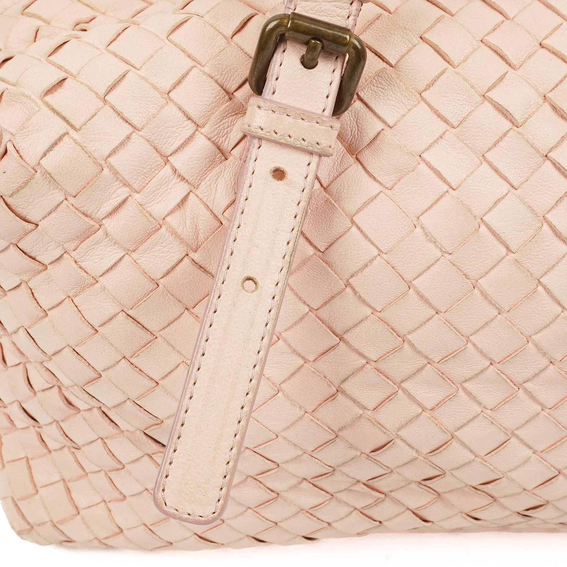 Bottega Veneta Montaigne Lotus Tasche aus Nappa Intrecciato