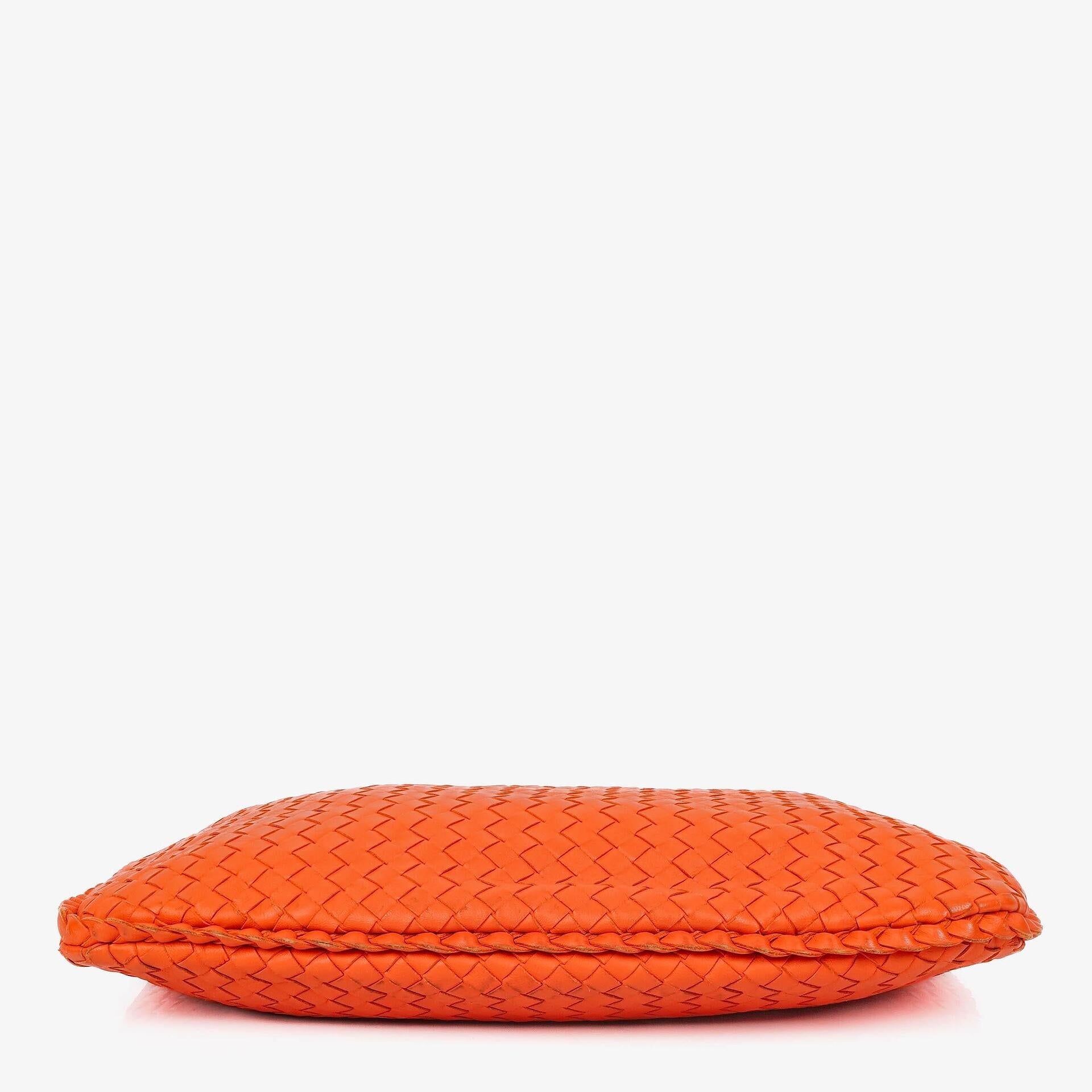 Bottega Veneta Mittelgroße Veneta Hobo aus Nappa Intrecciato in Orange