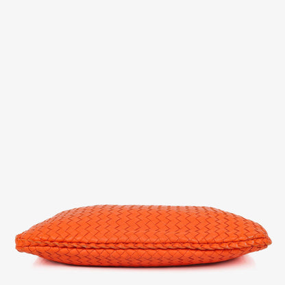 Bottega Veneta Mittelgroße Veneta Hobo aus Nappa Intrecciato in Orange
