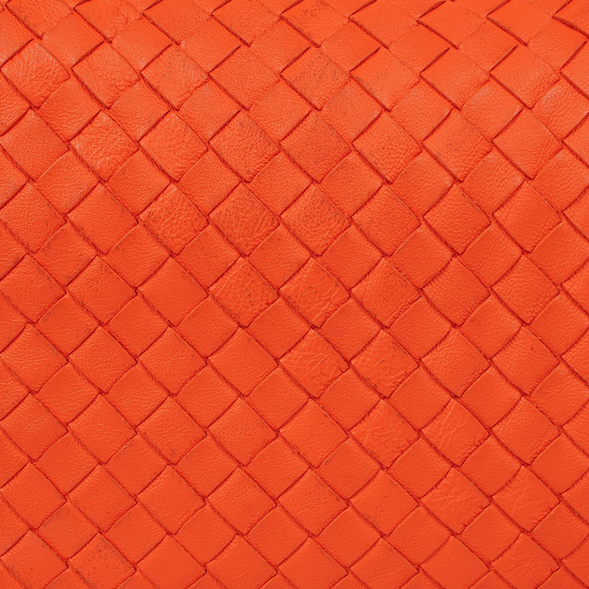 Bottega Veneta Mittelgroße Veneta Hobo aus Nappa Intrecciato in Orange