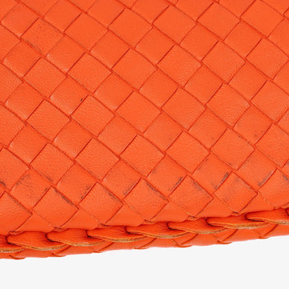 Bottega Veneta Mittelgroße Veneta Hobo aus Nappa Intrecciato in Orange