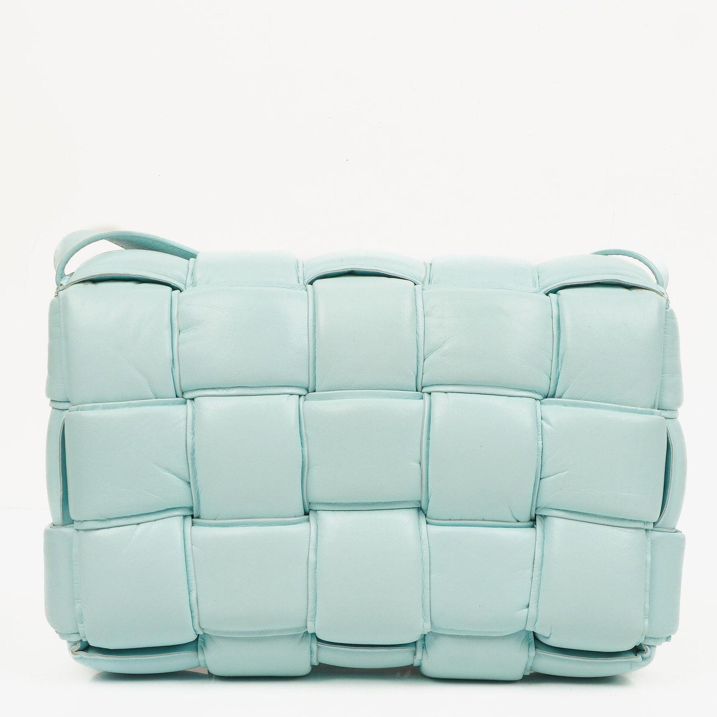 Bottega Veneta Gepolsterte Cassette Umhängetasche aus Spearmint Nappa mit Maxi Intreccio