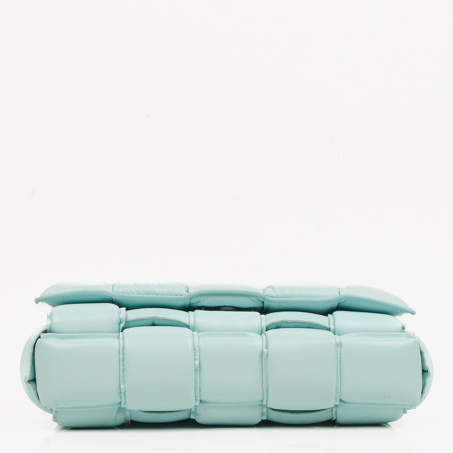 Bottega Veneta Gepolsterte Cassette Umhängetasche aus Spearmint Nappa mit Maxi Intreccio