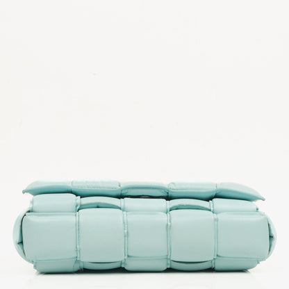 Bottega Veneta Gepolsterte Cassette Umhängetasche aus Spearmint Nappa mit Maxi Intreccio