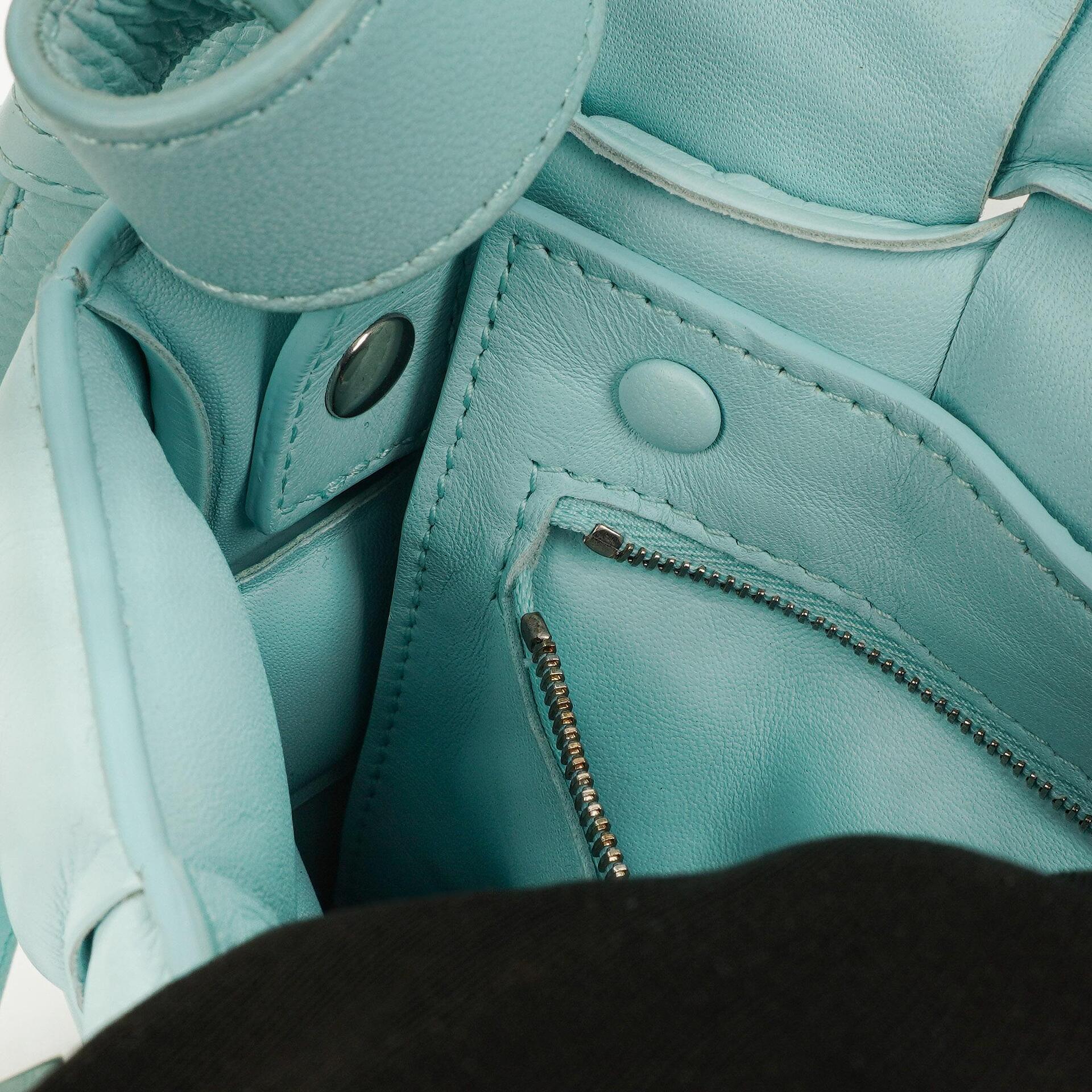 Bottega Veneta Gepolsterte Cassette Umhängetasche aus Spearmint Nappa mit Maxi Intreccio