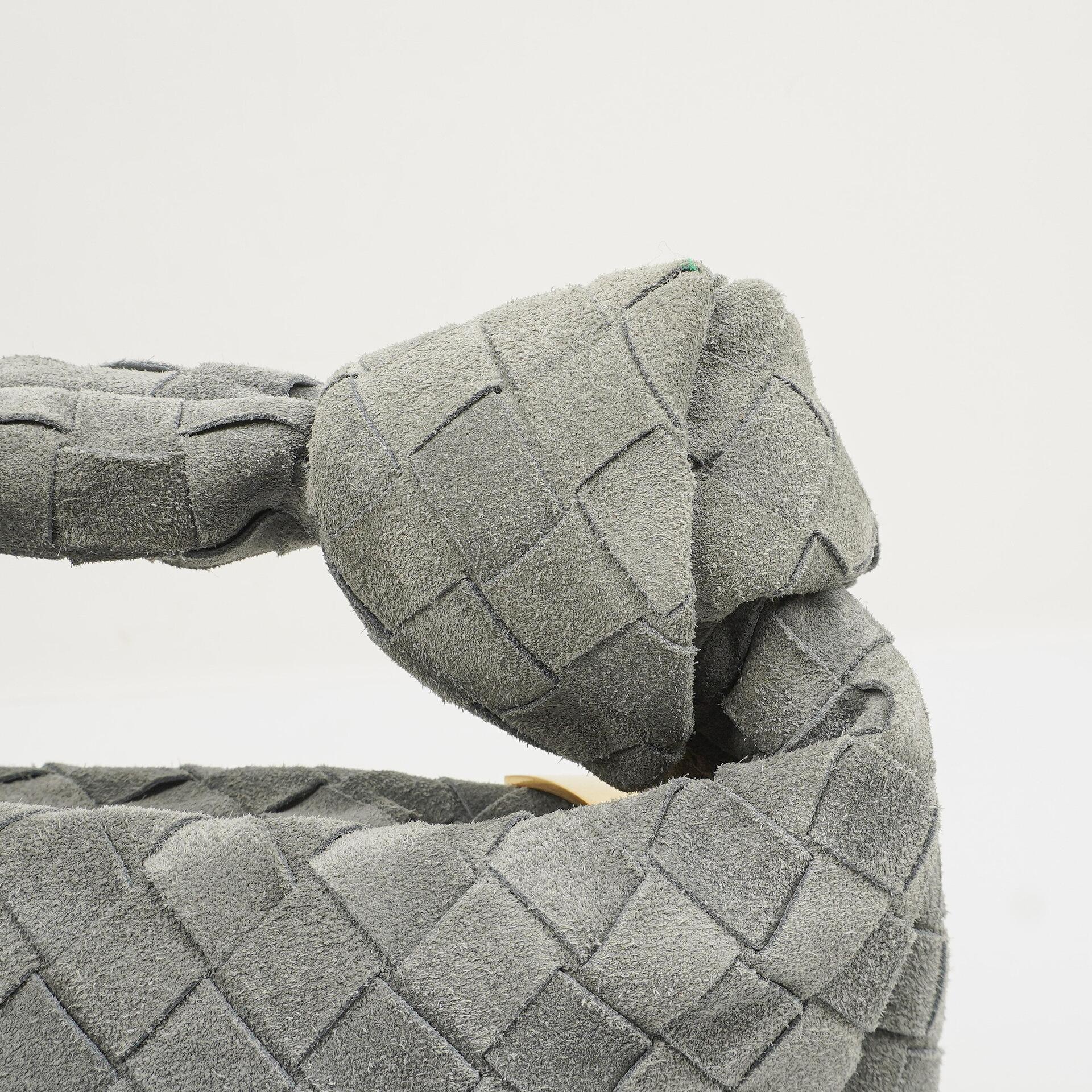 Bottega Veneta Mini Jodie Tasche aus Thunder-Wildleder mit Intrecciato-Flechtung