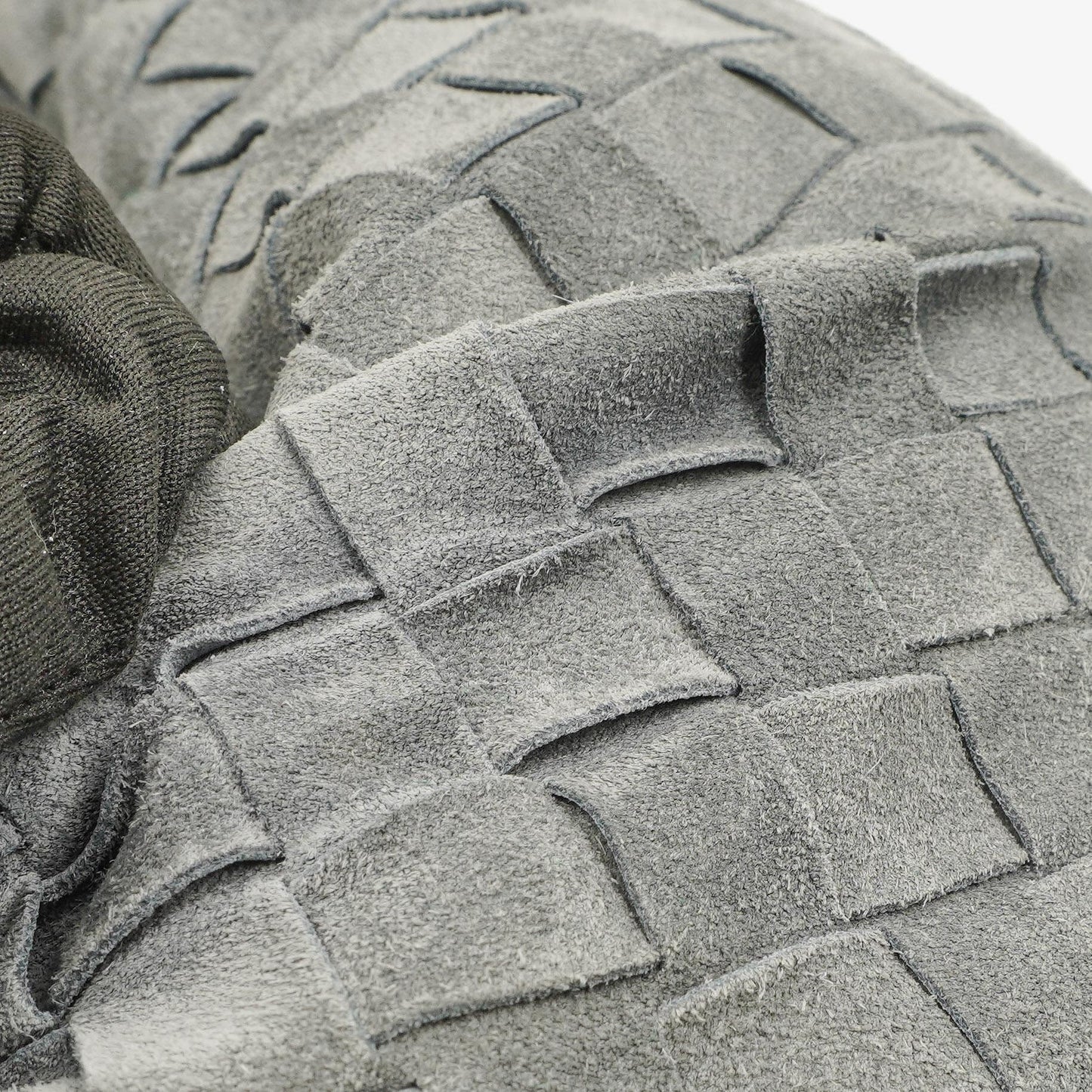 Bottega Veneta Mini Jodie Tasche aus Thunder-Wildleder mit Intrecciato-Flechtung