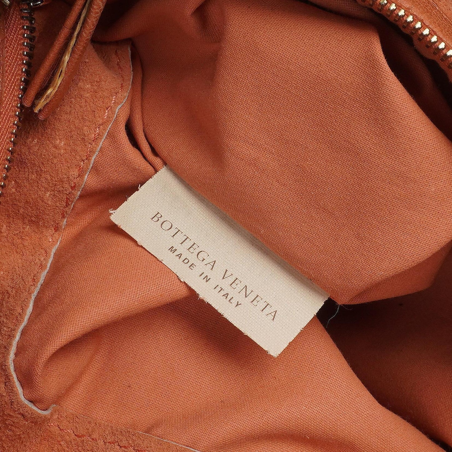 Bottega Veneta Veneta Hobo Tasche Groß aus pfirsichfarbenem Nappa Intrecciato