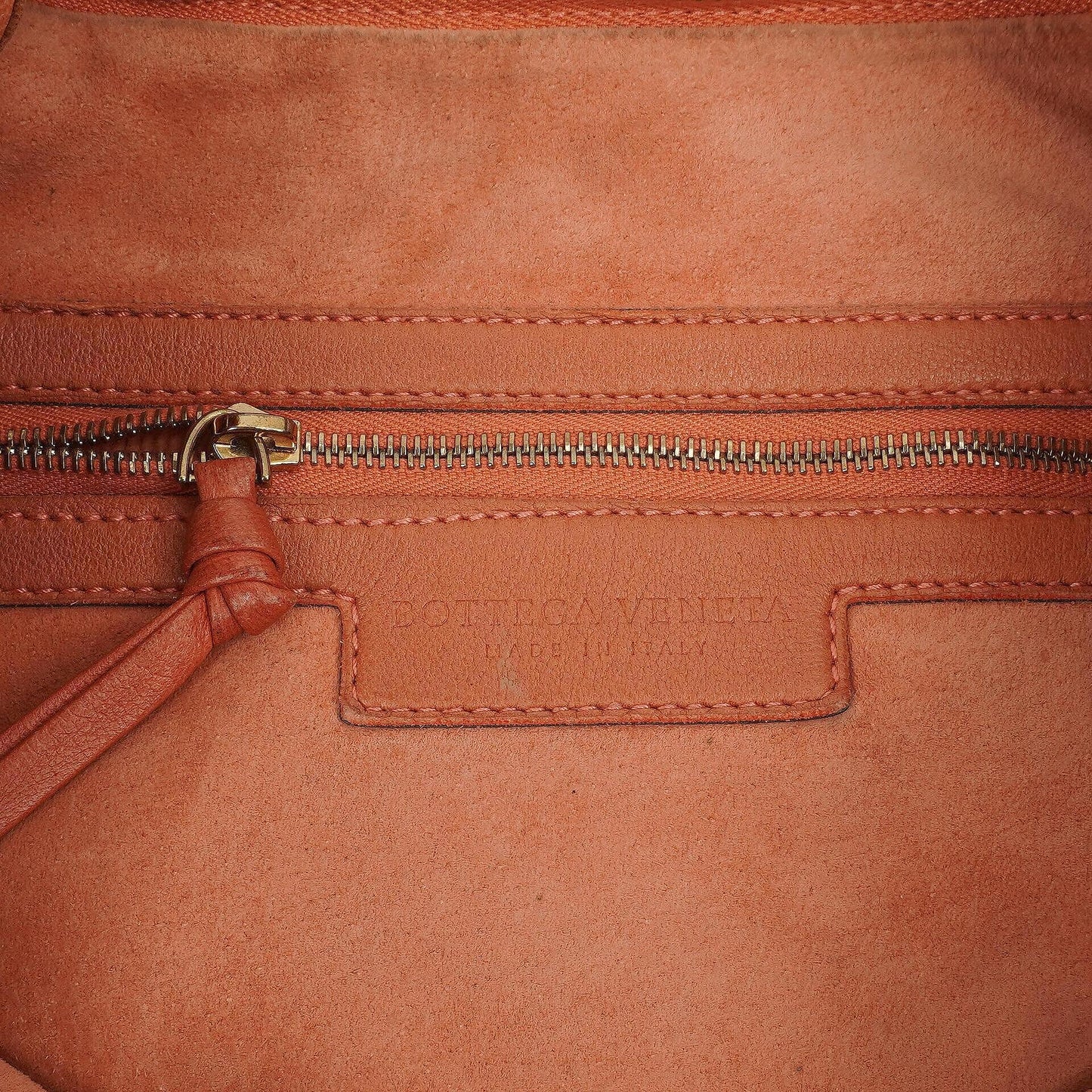 Bottega Veneta Veneta Hobo Tasche Groß aus pfirsichfarbenem Nappa Intrecciato