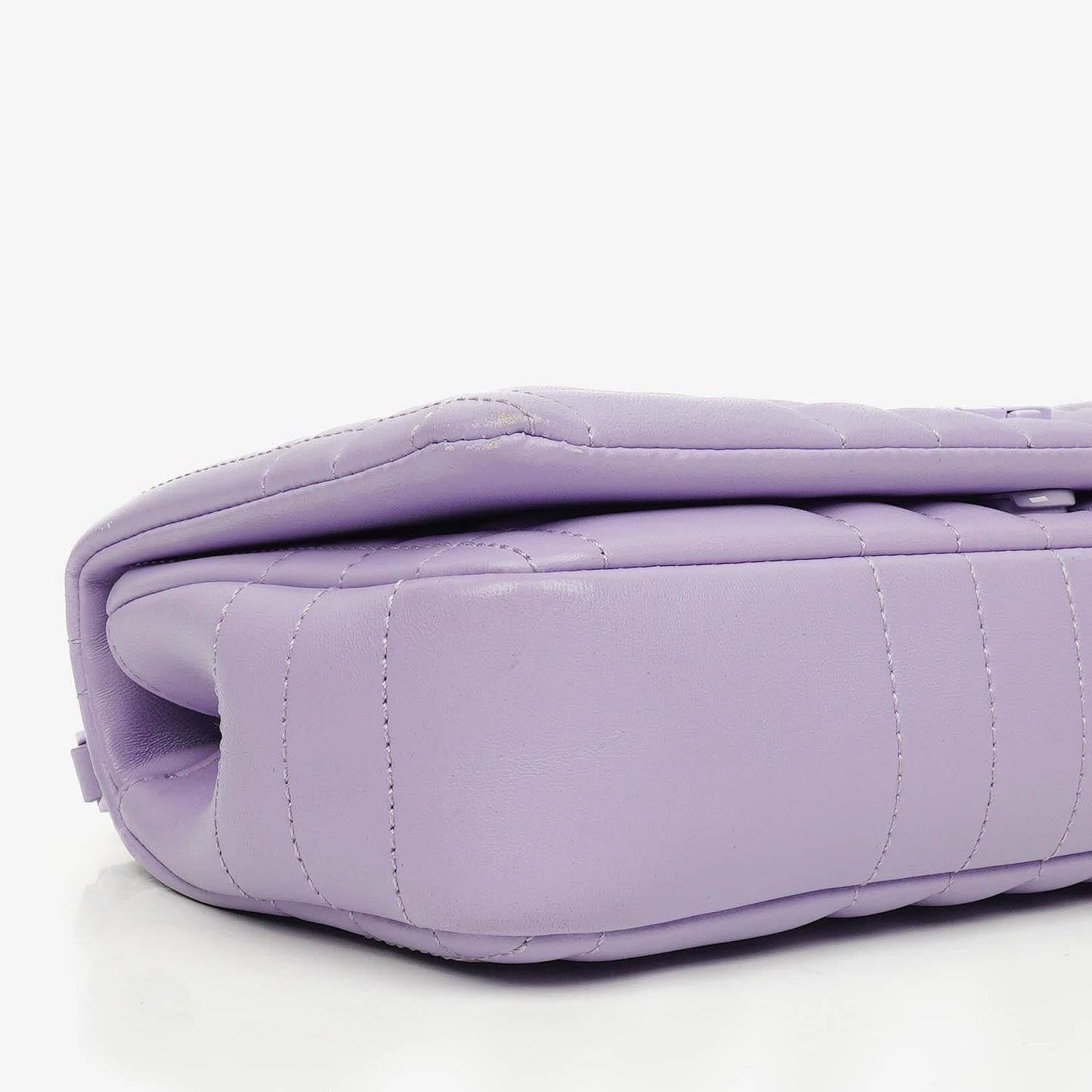 Burberry Kleine Lola Schultertasche aus gestepptem Leder in Lavendel