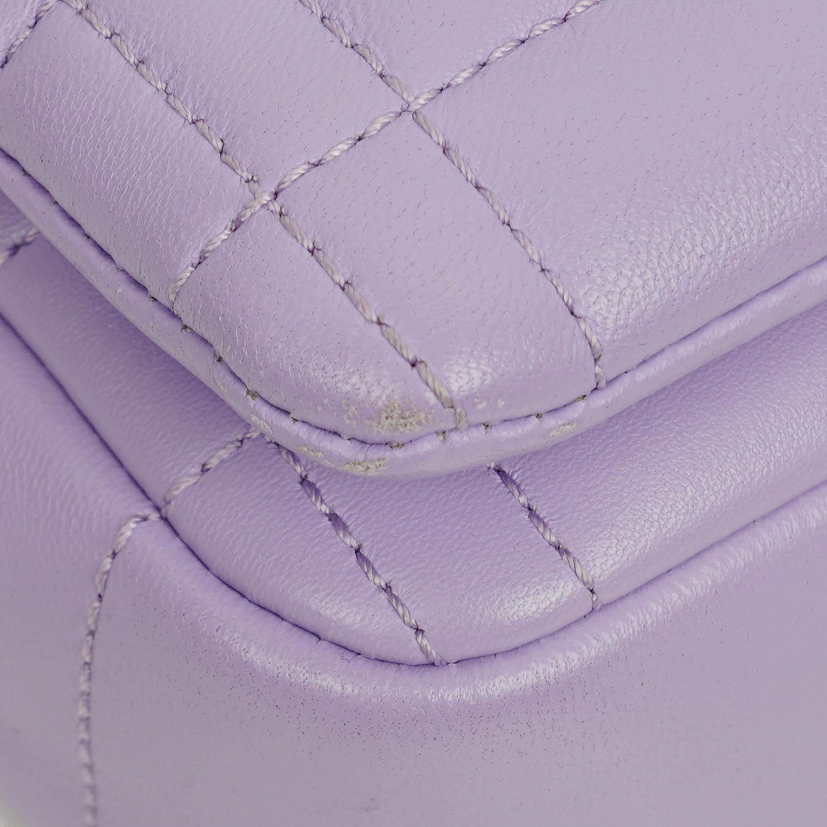 Burberry Kleine Lola Schultertasche aus gestepptem Leder in Lavendel