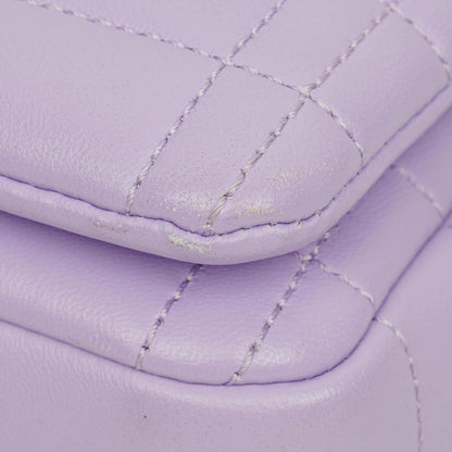 Burberry Kleine Lola Schultertasche aus gestepptem Leder in Lavendel