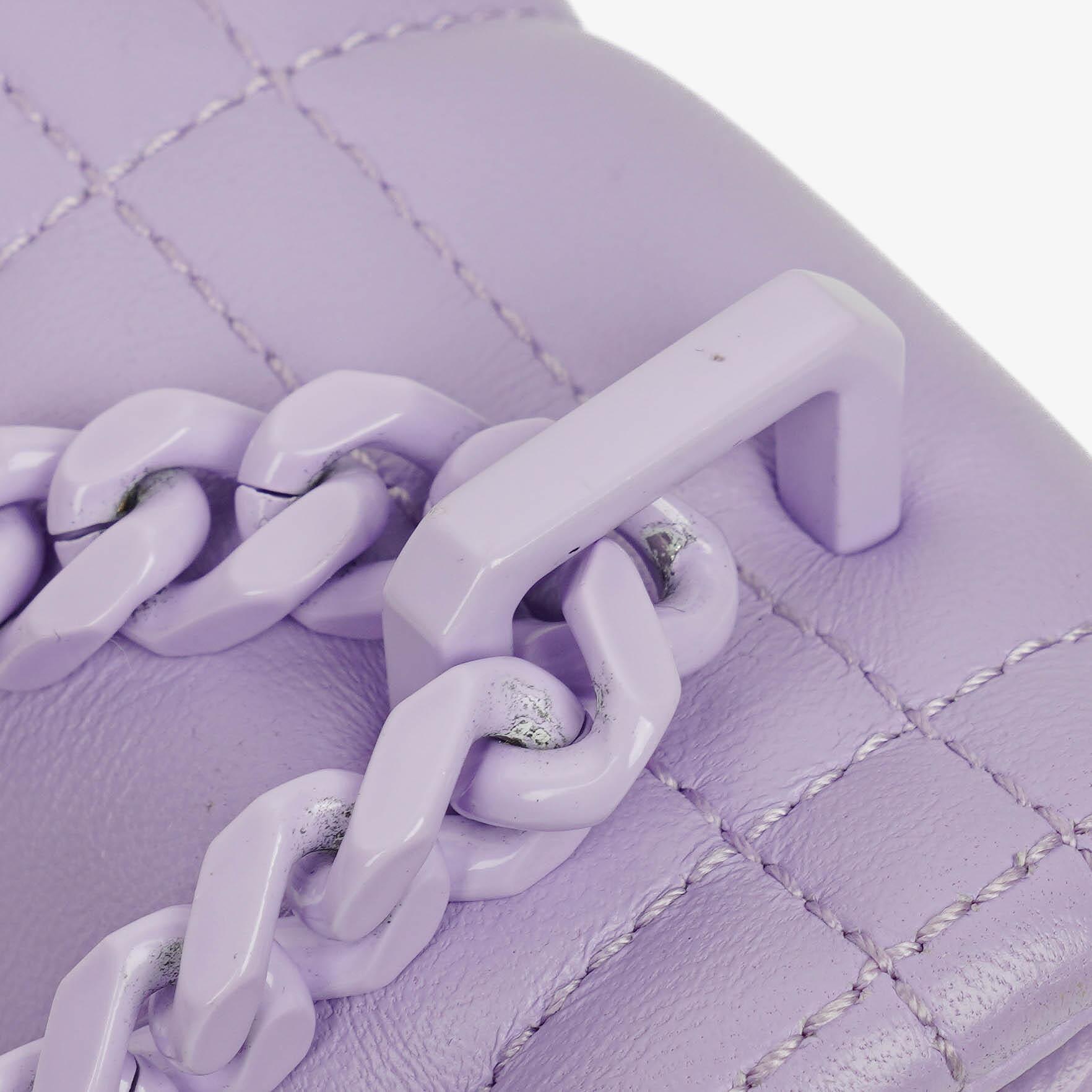 Burberry Kleine Lola Schultertasche aus gestepptem Leder in Lavendel