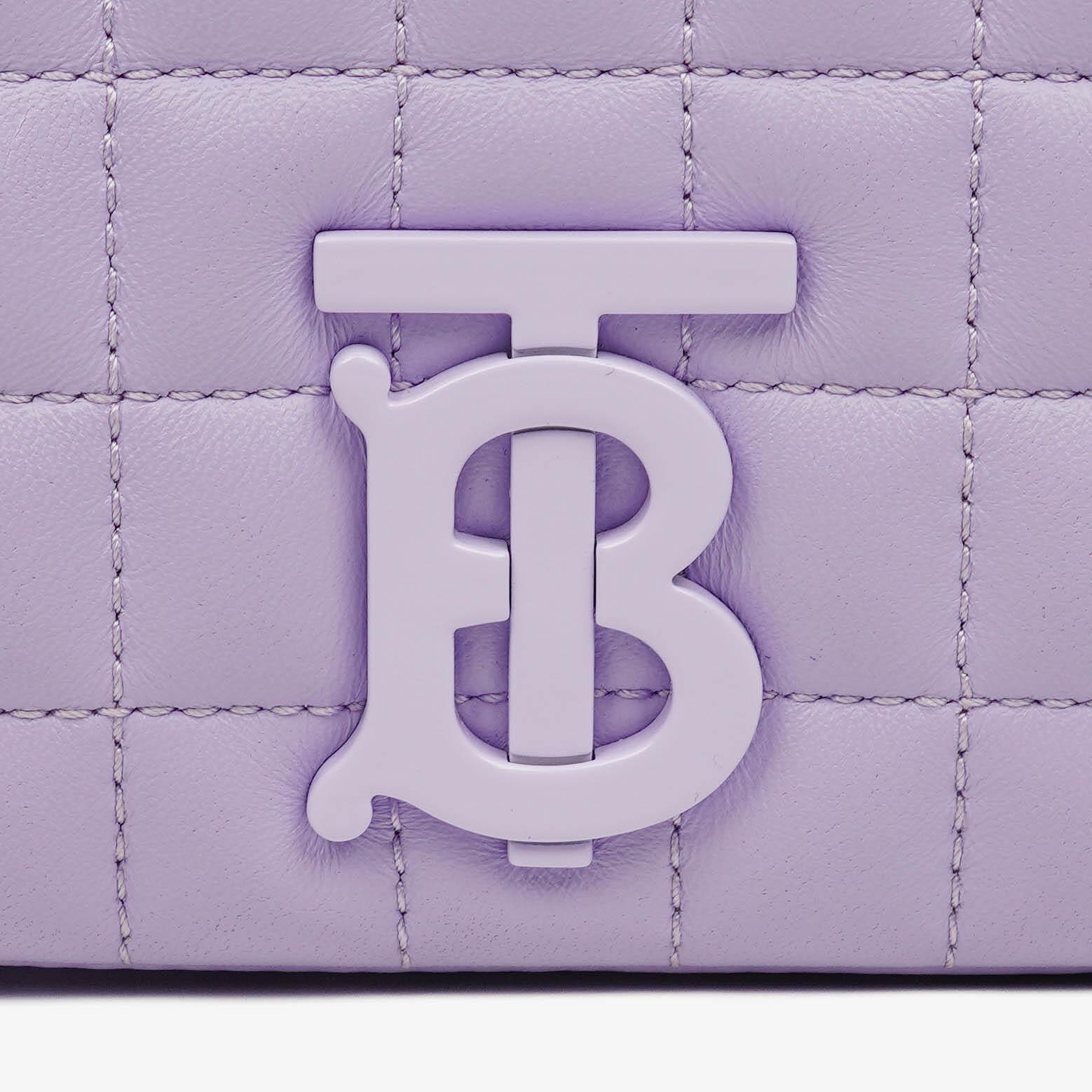 Burberry Kleine Lola Schultertasche aus gestepptem Leder in Lavendel