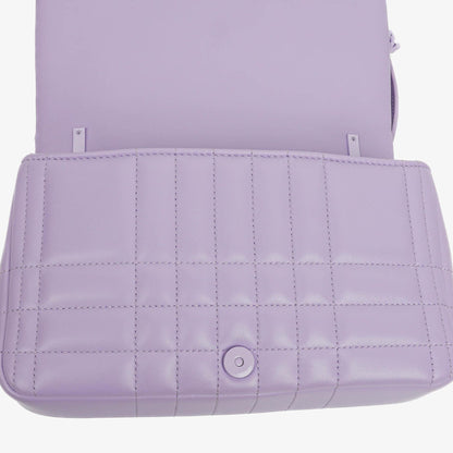 Burberry Kleine Lola Schultertasche aus gestepptem Leder in Lavendel