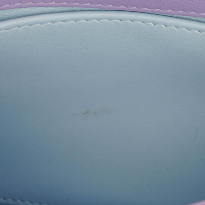 Burberry Kleine Lola Schultertasche aus gestepptem Leder in Lavendel