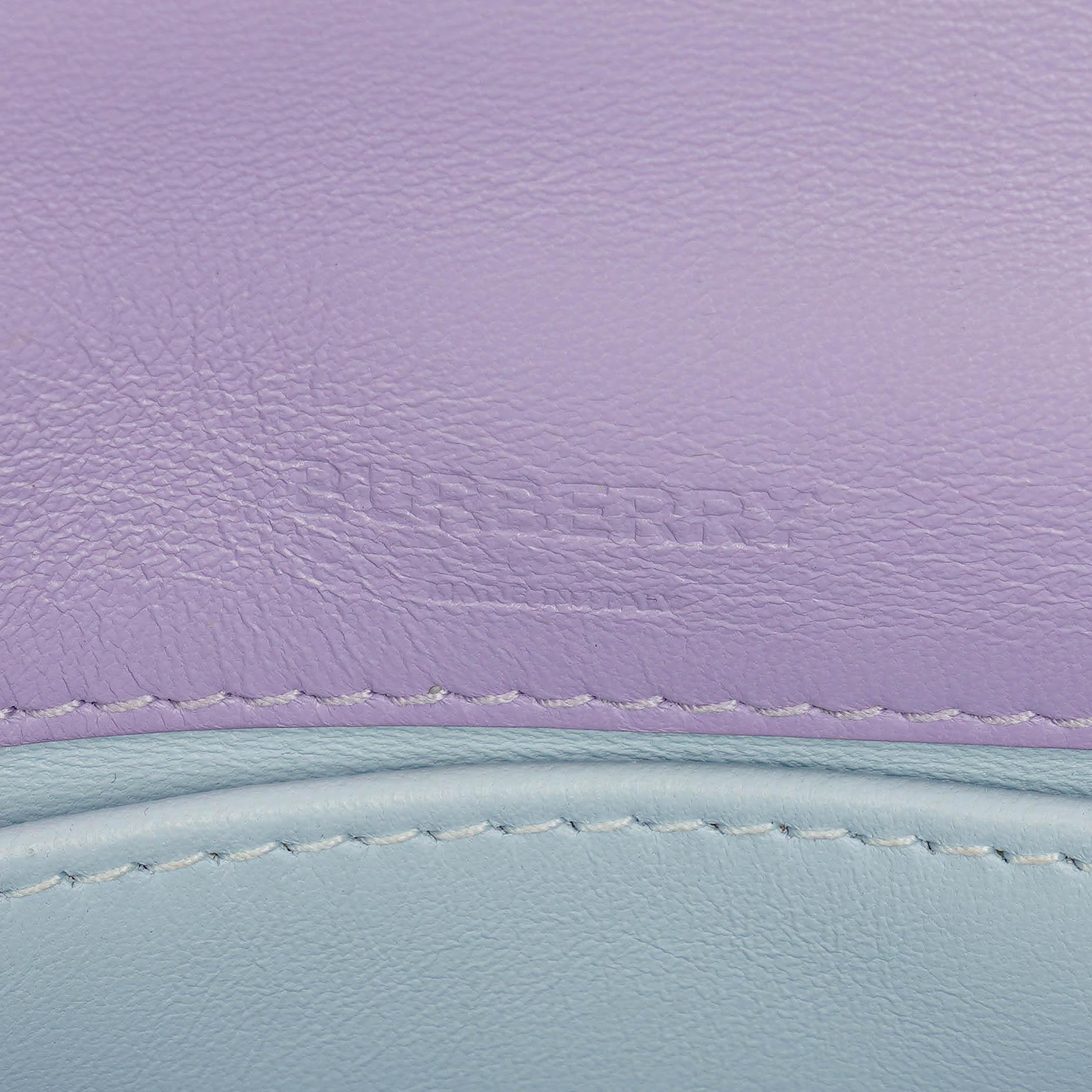 Burberry Kleine Lola Schultertasche aus gestepptem Leder in Lavendel