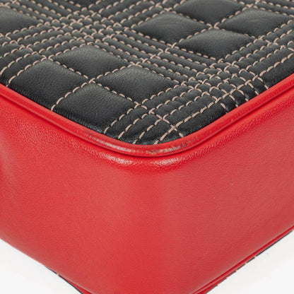 Burberry Kleine Lola aus gestepptem Leder in Schwarz/Rot/Kamel mit Karo-Muster