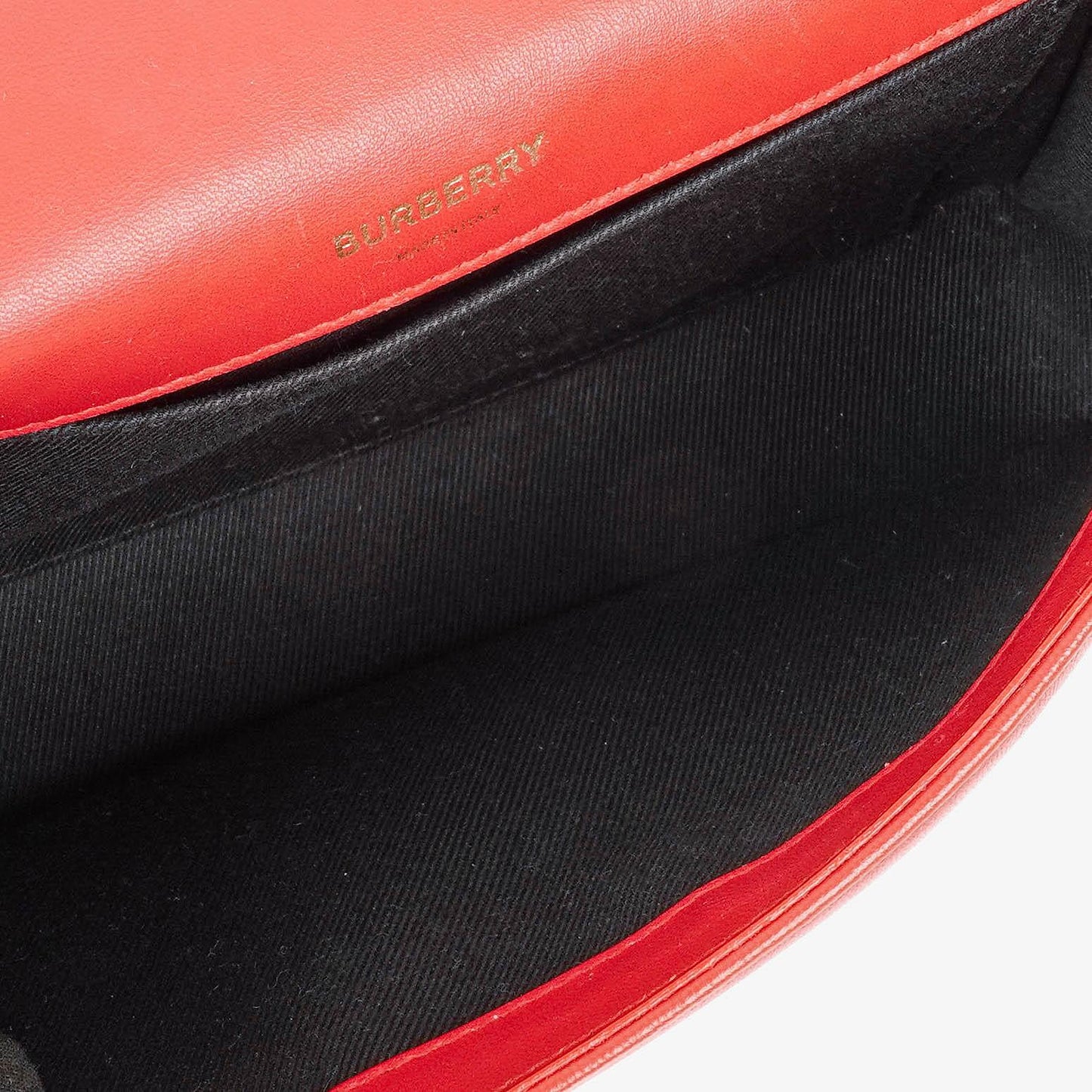 Burberry Kleine Lola aus gestepptem Leder in Schwarz/Rot/Kamel mit Karo-Muster