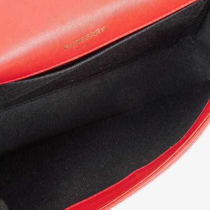 Burberry Kleine Lola aus gestepptem Leder in Schwarz/Rot/Kamel mit Karo-Muster