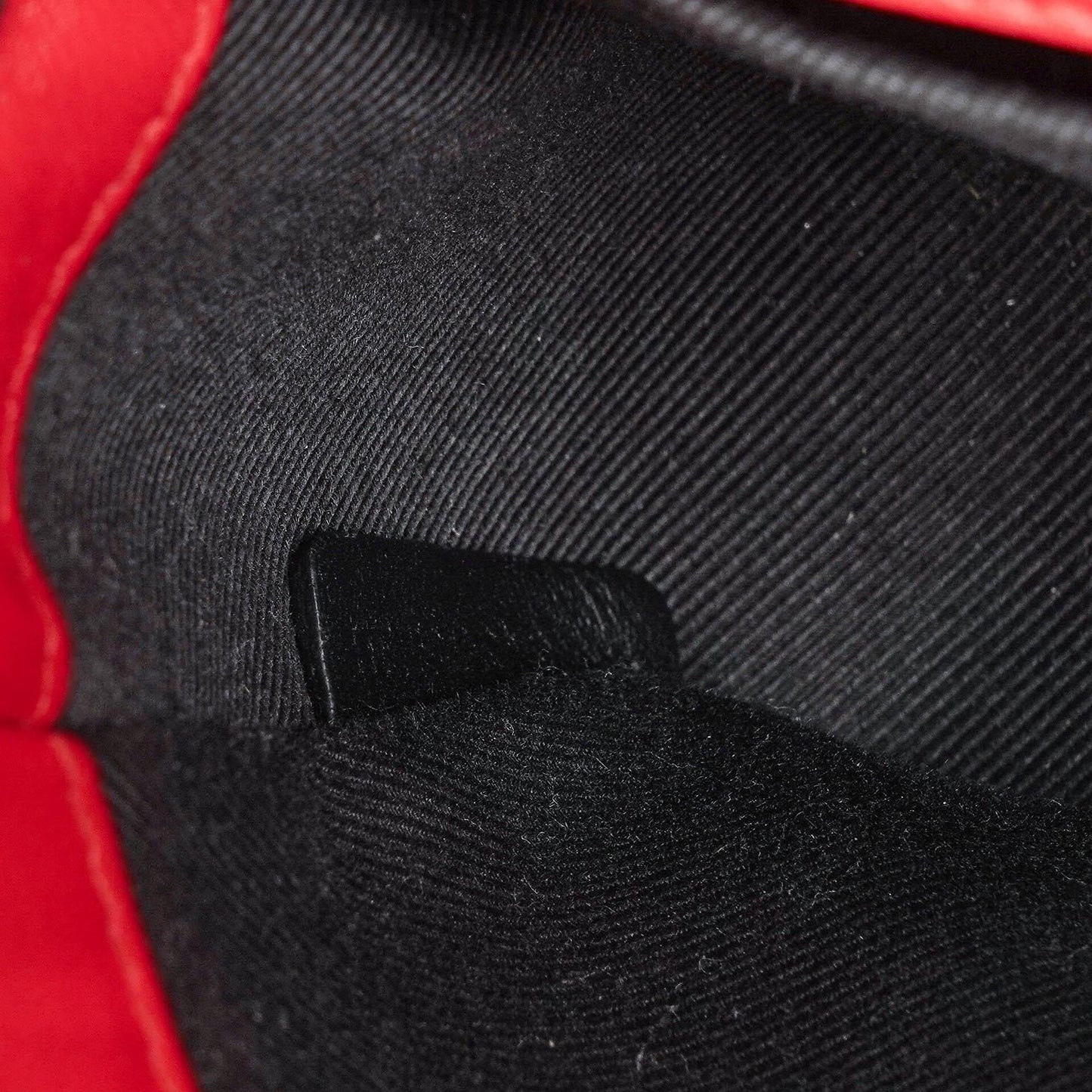 Burberry Kleine Lola aus gestepptem Leder in Schwarz/Rot/Kamel mit Karo-Muster