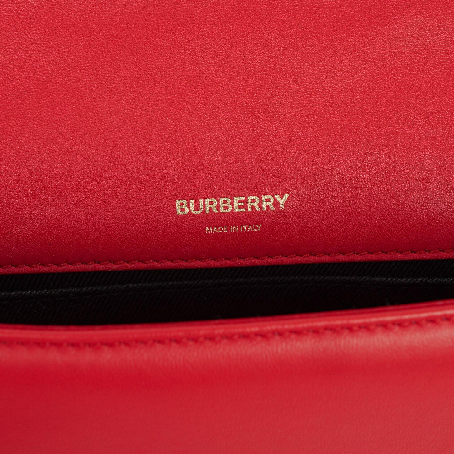 Burberry Kleine Lola aus gestepptem Leder in Schwarz/Rot/Kamel mit Karo-Muster