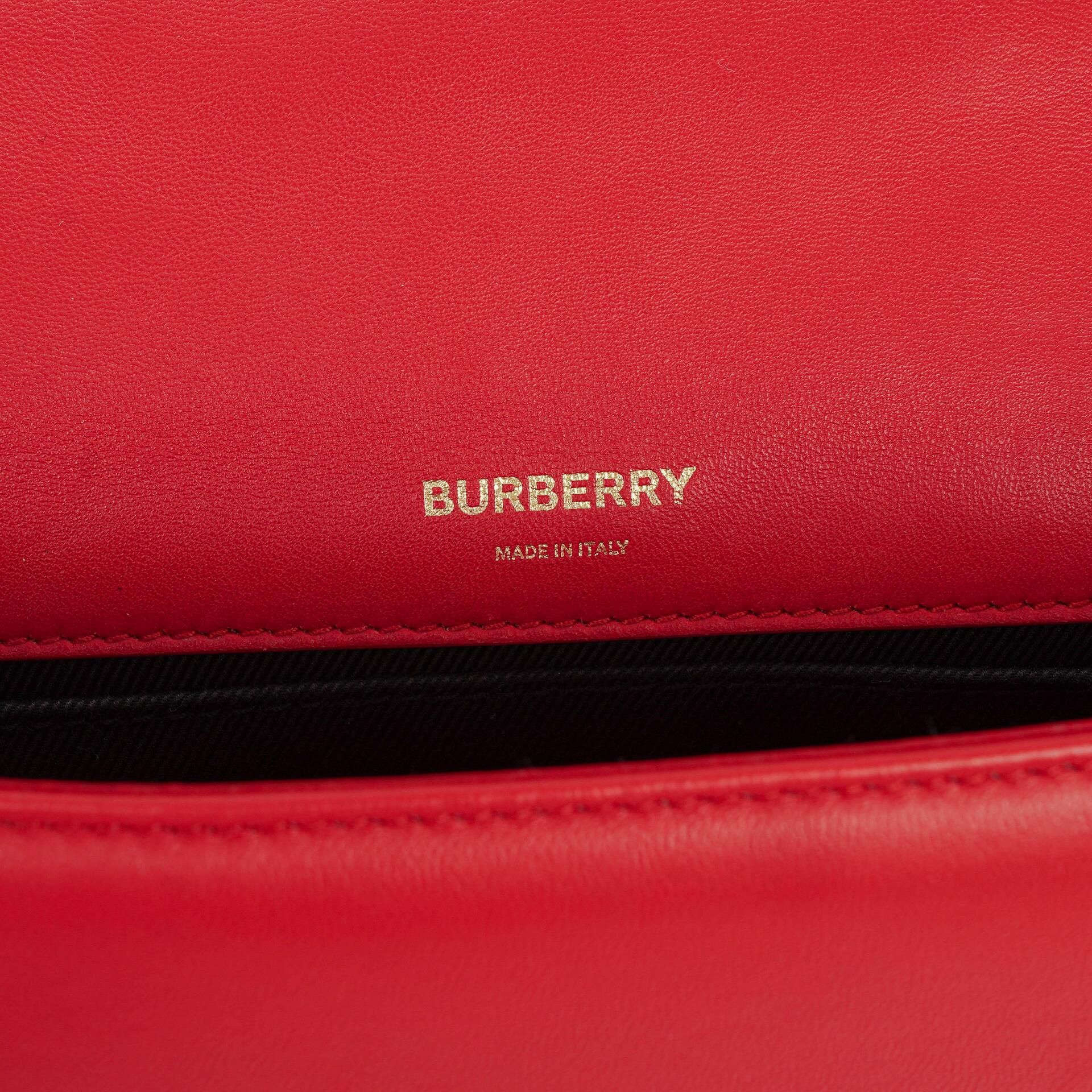 Burberry Kleine Lola aus gestepptem Leder in Schwarz/Rot/Kamel mit Karo-Muster