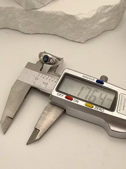 Elegant 750 white gold ring with sapphire &amp; 2 brilliant-cut diamonds